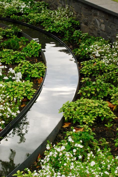 Metal rill water feature designed by Carolyn Grohmann Water Rill, Contemporary Water Feature, Garden Stream, Small Water Gardens, Garden Exterior, Exterior Garden, Indoor Water Features, Outdoor Water Features, Garden Water Feature