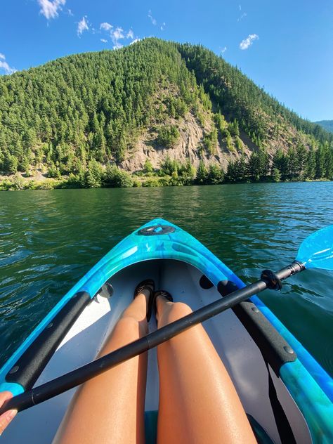 Kayak Pictures Ideas, Kayak Aesthetic, Summer Kayaking, Kayaking Aesthetic, Maine Aesthetic, Sunnyvale California, Camping Aesthetic, Lake Photos, Canoe Trip