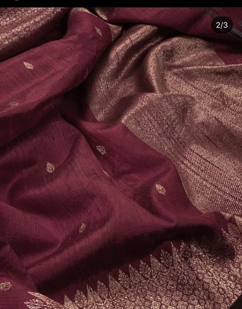 Maroon Saree Look Modern, Dark Maroon Saree, Onam Outfits, Maroon Saree, Simple Saree Designs, Indian Sari Dress, Cotton Saree Designs, Modern Saree, Indian Fashion Saree