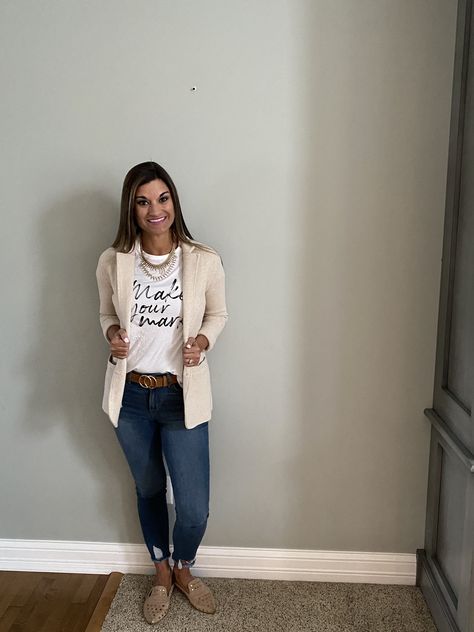 How to Wear One Tan Blazer Ten Ways – Just Posted Tan Linen Blazer Outfits Women, Blazer With Tshirt, Tan Blazer Outfits Women, Linen Blazer Outfit Women, Tan Blazer Outfits, Linen Blazer Outfit, Suit Jacket With Jeans, Blazer Outfits Women, Tee Shirt Outfit