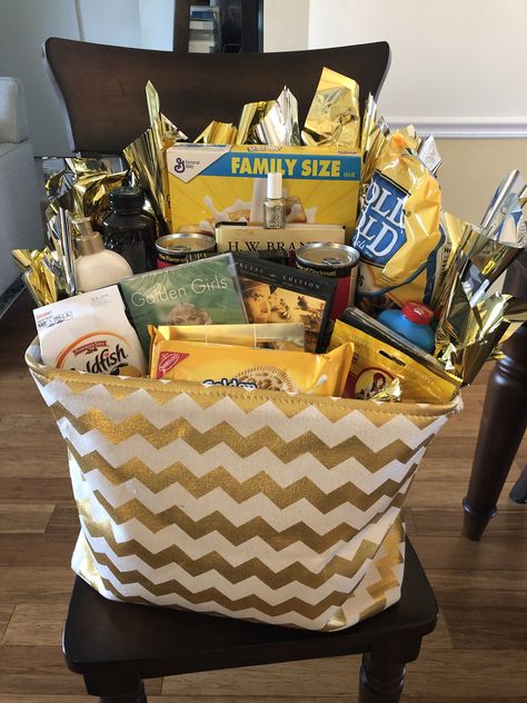 50th Wedding Anniversary Gift Basket, 50th Anniversary Theme Party Ideas, 50th Anniversary For Parents, Golden Birthday Gift Basket, Golden Gift Basket Ideas, 50th Anniversary Gift Basket Ideas, 50th Wedding Anniversary Gift Ideas Diy, Diy 50th Anniversary Decorations, Golden Birthday Basket