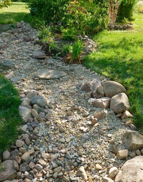 Diy Crafts Ideas, Dry Creek Bed, Dry River, River Rock Landscaping, Rock Landscaping, Creek Bed, Rock Garden Landscaping, Dry Creek, Rain Garden