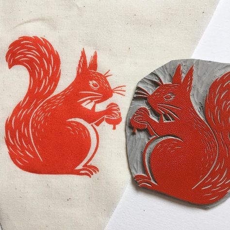 Linocut Squirrel, Bird With Knife, Printmaking Animals, Linocut Prints Ideas Simple, Linoprint Ideas, Christmas Linocut, Tree Linocut, Squirrel Illustration, Squirrel Art