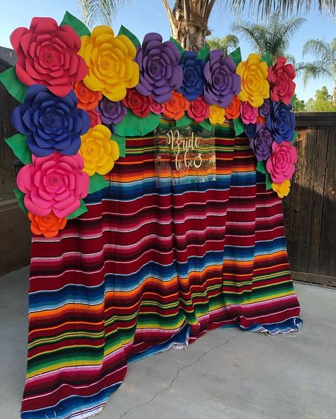 Fiesta Theme Backdrop Ideas, Fiesta Backdrop Ideas, Mexican Theme Backdrop Ideas, Fiesta Photo Backdrop, Fiesta Mexicana Ideas, Mexican Backdrop, Enchilada Dinner, Mexico Party, Mexican Baby Shower