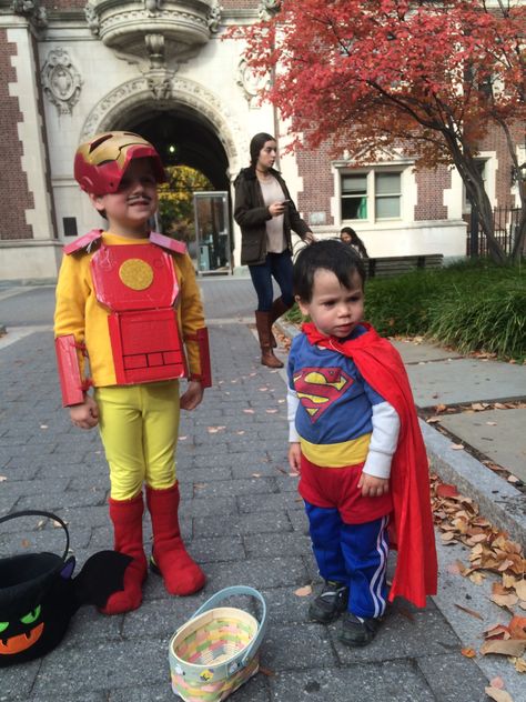 DIY Iron Man and Superman Ironman Costume, Costume Diy, Diy Halloween Costumes, Diy Costumes, Diy Halloween, School Spirit, Vera Bradley Backpack, Halloween Diy, Diy For Kids