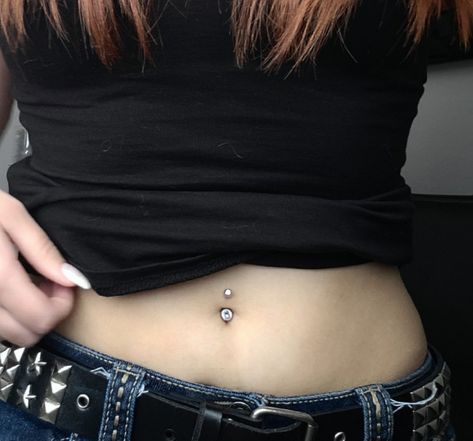 Belly Pericing Y2k, Belly Button Piercing 2000s, Grunge Belly Piercing, Belly Button Piercing Aesthetic Y2k, Belly Button Piercing Grunge, Chubby Belly Button Piercing, Y2k Belly Button Piercing, Bellybuttonpiercing Aesthetic, Piercings Y2k