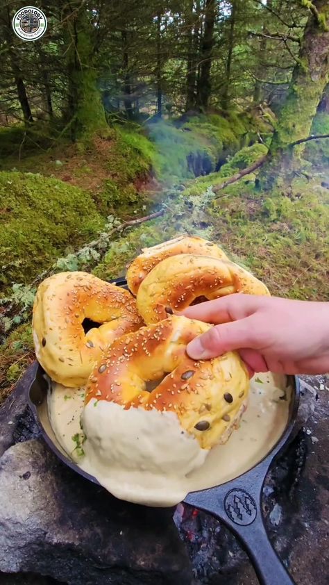 Bagels 🥯 British Dessert Recipes, Adventure Places, Cooking Over Fire, Wood Fired Cooking, Fire Food, Kawaii Cooking, Fine Cooking, Campfire Food, Fire Cooking