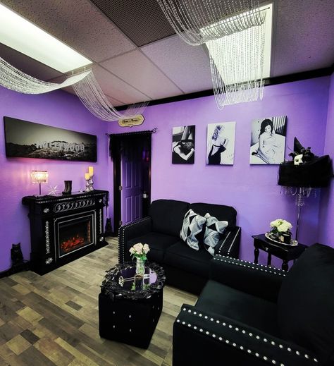 Purple Walls Black Trim, Purple Salon Ideas, Purple Lash Room Decor, Purple Nail Room Ideas, Purple Hair Salon Decor Ideas, Purple Beauty Room, Purple Nail Tech Room, Goth Nail Salon, Purple Nail Room