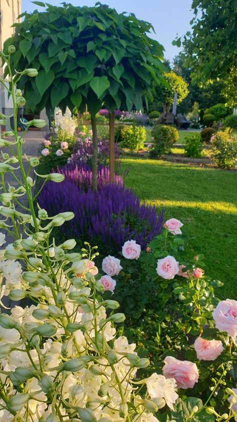 Oval Garden Design, Georgia Garden, Flower Garden Plans, Cottage Garden Design, Lavender Garden, Garden Whimsy, English Cottage Garden, Garden Design Plans, Rock Garden Landscaping