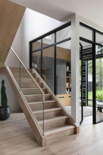 City Retreat Staircase - Transitional - Staircase - Austin - by Kelley Design Group | Houzz AU Under Staircase Design Modern, Open Wall Staircase Design, White Oak Floating Stairs, Floating Staircase Design, Glass Staircase Ideas, Waterfall Staircase, Return Staircase, Floating Staircase Ideas, Staircase Opening