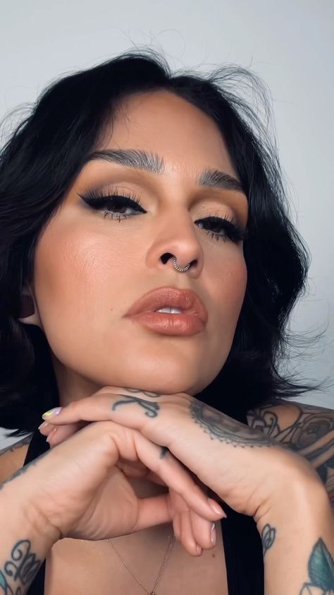 Lora Arellano’s Instagram video: “That clean contoured SmokeEye 💨” Lora Arellano Wedding, Lora Arellano Makeup, Alt Makeup For Work, Good Girl Tattoo, Makeup Eyeshadow Looks, Lora Arellano, Magical Makeup, Dope Makeup, Edgy Makeup