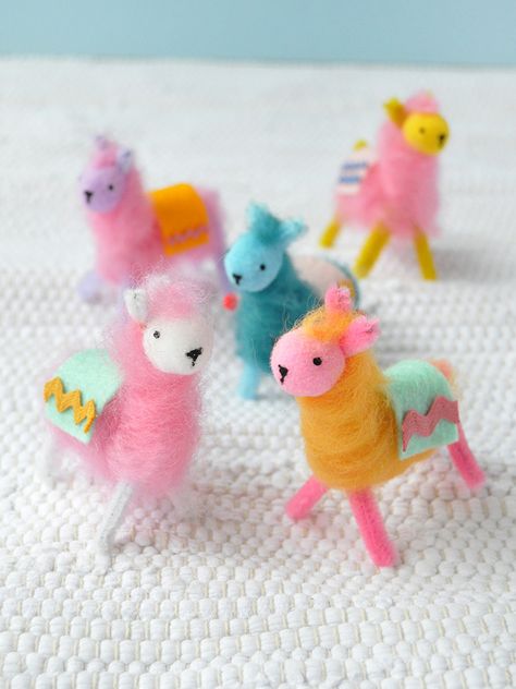 Pipe Cleaner Animals, Pipe Cleaner Art, Chenille Crafts, Llama Party, Easy Pets, Handmade Charlotte, Diy Pipe, Pipe Cleaner Crafts, Quilling Ideas