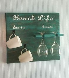 Beach Signs Diy, Vintage Beach Signs, Deco Surf, Decor Marin, Beach Themed Crafts, Diy Beach, Beach Diy, Beach House Interior, Beach Signs