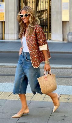 Quilted Jacket Outfit, Chic Summer Outfits, Mode Chic, Looks Street Style, Outfit Trends, Looks Chic, Style Mistakes, Street Chic, Cotton Jacket