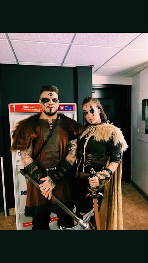 #vikings #diy #couplehalloweencostumes Viking Man Costume, Viking Halloween Costume Couple, Male Viking Costume, Viking Diy Costume, Diy Viking Costume Men, Viking Couple Costume, Viking Cosplay Men, Vikings Costume Diy, Viking Couple