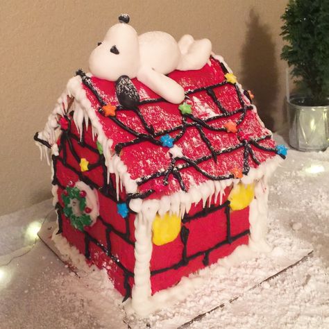 Spiderman Gingerbread House, Theme Gingerbread House Ideas, Home Alone Gingerbread House, Snoopy Gingerbread House Ideas, Gingerbread House Ideas Funny, Charlie Brown Gingerbread House, Gingerbread House Designs Simple, Movie Themed Gingerbread House Ideas, Nerdy Gingerbread House