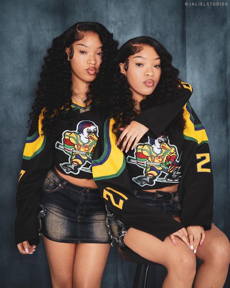 Birthday shoot 🫶🏾🎂 Shot by me @jalielstudios Twins @theearitwins #lasvegasphotography #vegasphotographer #twins #twinsisters Twin Photography Ideas, Black Best Friend Photoshoot, Photo Shoot With Best Friend, 3 Friends Photoshoot Poses, Best Friend Birthday Photoshoot, Twins Photoshoot Ideas, Sisters Photoshoot Ideas, Bestie Photoshoot Ideas Black, Twin Birthday Pictures