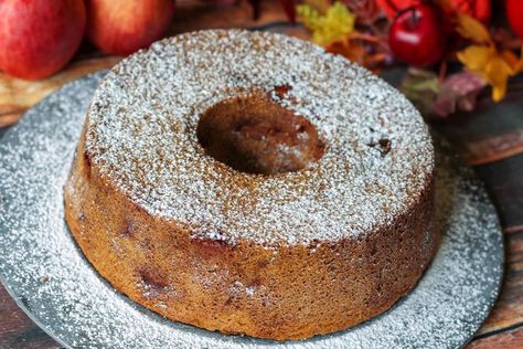 This fresh apple butter cake is melt in your mouth tender with the perfect balance of sugar and spices. It's a very dense cake that's not overly sweet. Blue Ribbon Cake, Apple Butter Cake, Dense Cake, Pumpkin Chiffon, Apple Butter Crock Pot, Ribbon Cake, Cake Mug, Butter Cake Recipe, Torte Cupcake