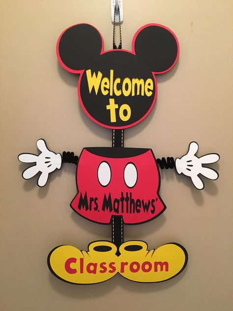 Mickey Mouse Christmas Classroom Door, Γενέθλια Mickey Mouse, Mouse Door, Mickey Mouse Classroom, Disney Themed Classroom, Mickey Mouse Decorations, Christmas Classroom Door, Disney Classroom, Mickey Mouse Images