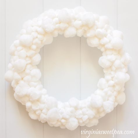 Easy DIY Pom Pom Wreath - Learn how to make an easy pom pom wreath with pom poms from the craft store. Change the pom pom color to match the season. #pompomwreath #pompom #pompomcraft #wreath #wreathtutorial Diy Pom Pom Wreath, Easy Pom Pom, Pom Wreath, T Craft, Pom Pom Wreath, Diy Pom Pom, How To Make A Pom Pom, Porch Wall, Pom Pom Crafts