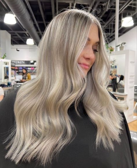 Low Light Ash Blonde, Blended Ashy Blonde, Icy Blonde Hair Brown Eyes, White Ashy Blonde Hair, Ashy Blonde Long Hair, Ashy Blonde Vs Warm Blonde, Bright Dimensional Blonde Hair, Dimensional Ash Blonde Balayage, Ash Blonde Balayage With Highlights