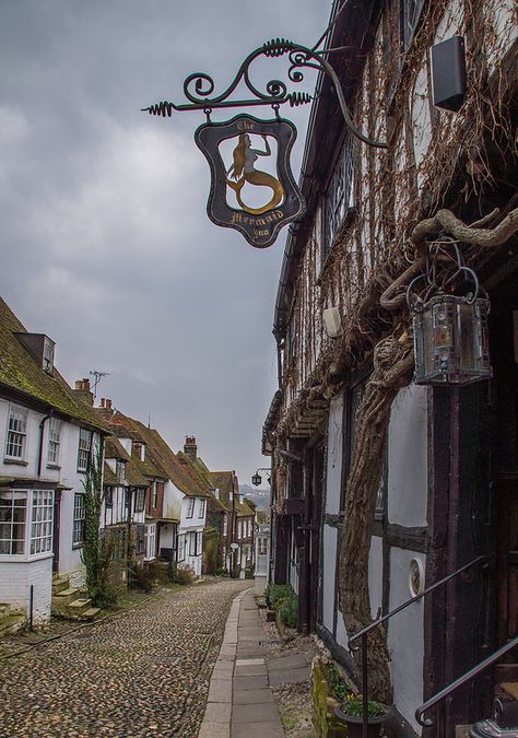 The Mermaid Inn, Rye, England Smugglers Cove, Jamaica Inn, Sussex England, Pub Signs, England And Scotland, Travel List, East Sussex, English Countryside, England Travel