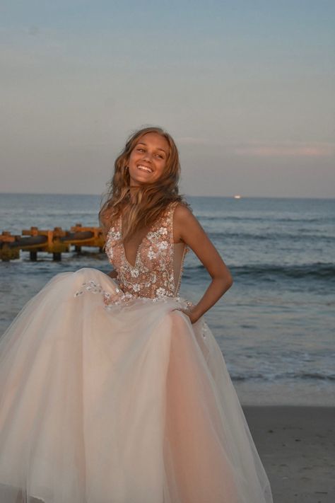 Elegant prom dress photoshoot on the beach with pink and blue sunset and ocean behind Formal Dress Beach Photoshoot, Prom Beach Pictures, Beach Prom Pictures, Beach Dress Photoshoot, Hoco Pics, Beach Formal, Prom Picture Poses, Prom Picture, Dance Photo Shoot