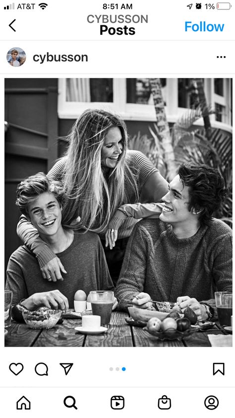 Mother And Grown Son Photo Ideas, Teen Boy Family Portraits, Mom And Teenage Sons Photo Ideas, Mom And Older Sons Photoshoot, Mother And Adult Son Photoshoot, Mom Teenage Son Photoshoot, Mom And Teen Son Portraits, Teenage Family Photoshoot, Two Brothers One Sister Aesthetic