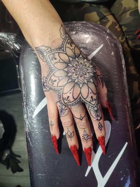 Lace Mandala Tattoo Hand, Lotus Flower Hand Tattoos For Women, Nessy Tattoo, Lotis Tattoo, Flower Hand Tattoos For Women, Women’s Hand Tattoos, Girl Hand Tattoos Ideas, Top Of Hand Tattoos For Women, Knuckle Tattoos For Women