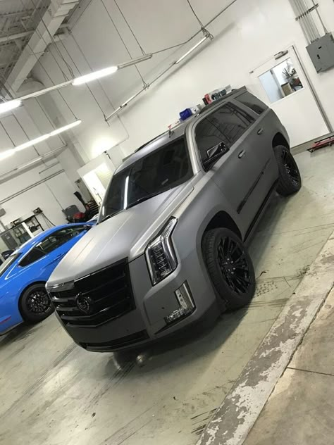 Cadillac Escalade Matte Gray #cadillac #escalade #suv #trucks #luxury #matte Carros Bmw, Mom Car, Cadillac Ats, Suv Trucks, Suv Cars, Gmc Trucks, Luxury Suv, Lifted Trucks