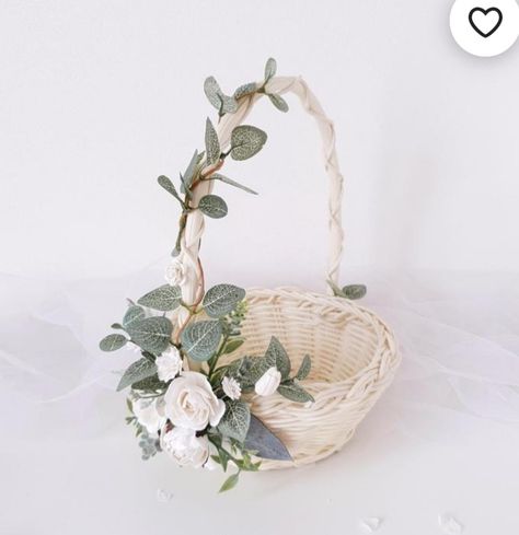 Twig Basket, Basket Willow, Wedding Entourage, Willow Basket, Wedding Flower Girl Basket, Bridal Gift Wrapping Ideas, Wedding Gifts Packaging, Flower Girl Baskets, Sage Green Wedding