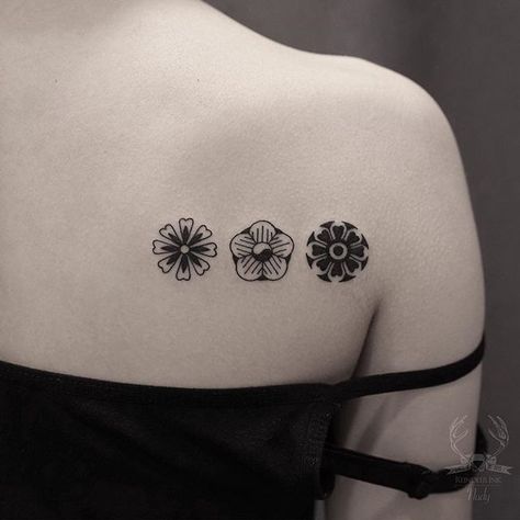 Tattoos Korean, Korea Tattoo, Instagram Korean, Traditional Tattoo Flowers, Korean Tattoos, Tattoos For Women Flowers, Tattoo Instagram, Asian Tattoos, Most Popular Tattoos