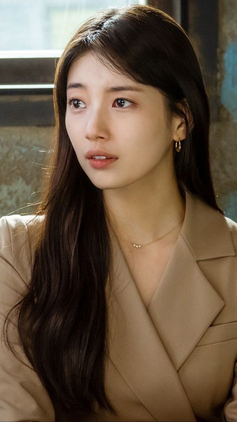 Bae Suzy Hair, Suzy Drama, Series Netflix, Jyp Entertainment, Medium Length Haircut, Bae Suzy, Hairstyles Braids, October 10, Korean Actresses