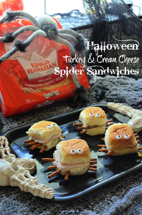 Halloween Turkey & Cream Cheese Spider Sandwiches using @KingsHawaiian #Hallowaiian #FeedMonstrousAppetites #KingsHawaiian #ad Halloween Sandwiches For Kids, Halloween Pinwheel Sandwiches, Spider Sandwiches, Spooky Sandwiches, Halloween Sliders Sandwiches, Halloween Sandwiches Parties Food, Halloween Sandwiches, Turkey Lunch, Turkey Lunch Meat