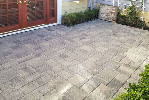 Gray-Charcoal Courtyard Patio - Angelus Paving Stones Grey Pavers, Courtyard Patio, Grey Patio, Paving Design, Walkway Landscaping, Patio Pavers Design, Concrete Patio Designs, Pavers Backyard, Outdoor Patio Designs