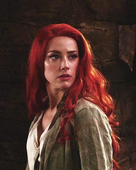 Meraaa, i really like Amber Heard, but I like her so much when she’s redhead Blink 182 Nurse Costume, New Aquaman, Amber Head, Aquaman 2018, Amber Heart, Bright Red Hair, Redhead Girl, Brunette Girl, Amber Heard