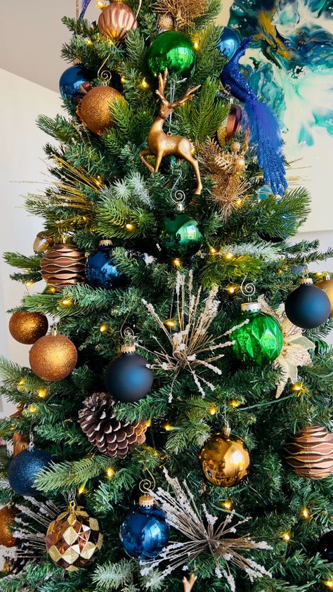 Blue Green Orange Christmas Tree, Red Blue Yellow Green Christmas Tree, Blue Green Brown Christmas Tree, Christmas Tree Ornament Color Schemes, Green And Blue Christmas Decor, Orange And Blue Christmas Tree, Themed Christmas Tree Ideas Color Schemes, Green And Blue Christmas Tree, Green Blue Christmas Tree