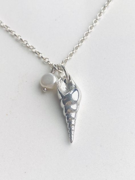 Seashell Silver Jewelry, Silver Seashell Necklace, Marvel Jewelry, Pearl Necklace Silver, Shell Jewellery, Coastal Jewelry, Gemstone Jewellery Design, Beachy Jewelry, Daisy Jewelry