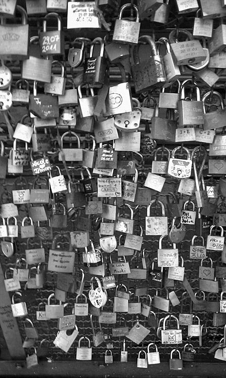 “Love Locks” You and a friend carve your initials into a padlock, attach the padlock to a bridge and throw the key into the river, so that even if the friendship fades the padlock will always be there to remind you of the good times. Bridge In Paris, Love Locks, Lock Bridge, Love Lock, Lock It, Visit Paris, I Want To Travel, A Bridge, Your Boyfriend