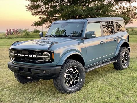 Azure Grey Bronco, Blue Ford Bronco Aesthetic, Ford Bronco 2023 Outer Banks, Blue Bronco Ford 2022, Blue Bronco Aesthetic, Outer Banks Bronco, Bronco Ford 2023, Bronco Ford Aesthetic, Light Blue Bronco