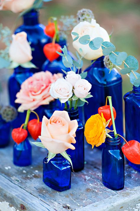 Cobalt blue wedding inspiration | Photo by Candace Berry Photography | Read more - http://www.100layercake.com/blog/?p=70340 45 Anniversary, Cobalt Blue Weddings, Blue Vases, Wedding Fotos, Blue Willow China, Cobalt Blue Vase, Final Countdown, Blue Wedding Inspiration, Jewel Tone Wedding