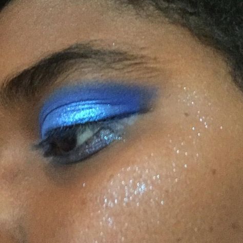 satya vaswani Pretty Eyeshadow Looks, Sparkly Eyeshadow, Pretty Eyeshadow, Blue Eyeshadow, Beauty School, Princess Of Power, Eyeshadow Looks, Face Art, Makeup Inspo