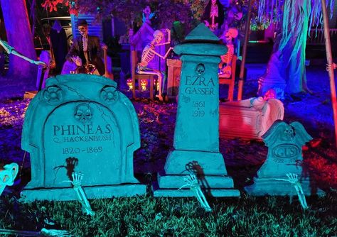 Haunted Mansion Decorating Club | Just thought I'd share a pic of my hitchhiker tribute tombstones that I added to my yard display a few years ago | Facebook Haunted Mansion Halloween Party Ideas, Haunted Mansion Yard Decorations, Haunted Mansion Outdoor Decorations, Haunted Mansion Diy Decor, Haunted Mansion Halloween Decor, Haunted Mansion Party, Mansion Yard, Haunted Mansion Decor, Mansion Party