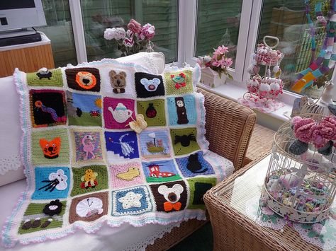 !!! Granny Square Animals, Square Animals, Crochet Kids Blanket, History Printables, Crochet Quilts, Nursery Rhyme Theme, Granny Square Blankets, Crochet Children, Modern Crochet Blanket