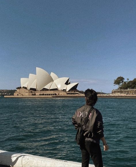 #felix #skz #straykids Skz Sydney, Felix In Australia, Felix Australia, Straykids In, Felix Skz, Opera House, Stray Kids, Sydney Opera House, Opera