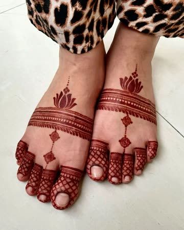 View this Snap from Fashionlife Mehndi on Snapchat! Mehndi For Foot, Mehndi Snap, Foot Mehndi Designs, Foot Mehndi Design, Foot Mehndi, Modern Mehndi, Leg Mehndi, Henna Tattoo Hand, Legs Mehndi Design