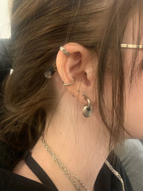 Nana Ear Piercings, Chain Earings Piercings, Ear Setup Silver, Silver Industrial Piercing, Ear Piercings Y2k, Ear Piercing Ideas Grunge, Ear Piercing Curation Silver, Silver Ear Curation, Alt Ear Piercings