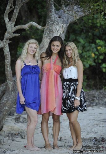 H2o Just Add Water Outfits, Mika Boorem, Cariba Heine, H2o Just Add Water, Fin Fun Mermaid, Indiana Evans, H2o Mermaids, Pretty Mermaids, Mako Mermaids