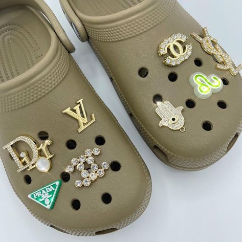 Beige Crocs With Jibbitz, Croc Business, Cool Crocs, Crocs With Jibbitz, Crocs Aesthetic, Crocs Ideas, Bedazzled Shoes, Crocs Fashion, Crocs Jibbitz