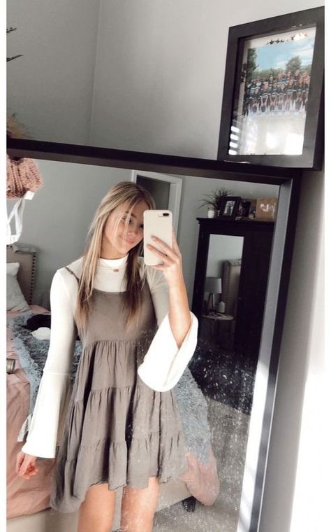 Simple, modest outfit ideas - balloon long sleeve tee under a summer dress. Undershirt With Dress, Senior Photo Outfits Dress, Cute Diner Outfits, Cute Outfit Ideas For School Winter, Dress Ideas For School, Easter Outfit 2024, School Staff Outfits, Outfit Ideas College Casual, Casual Dresses Aesthetic